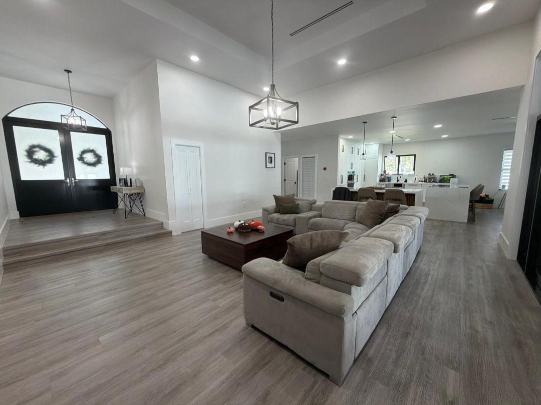 LE CHELLE ESTATES - Residential