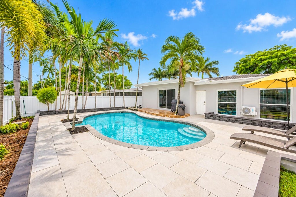 Photo of 301 SE 3RD Terrace, Dania Beach, FL 33004 (MLS # B26078742)