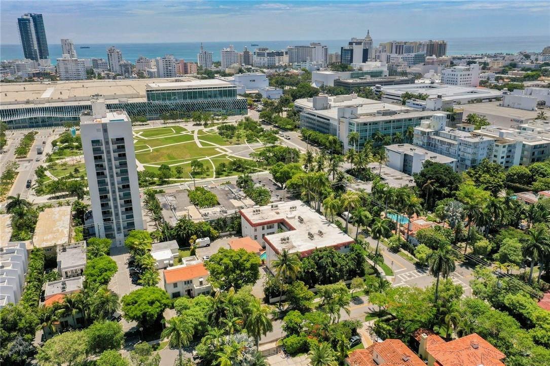 Royal Palm Villas - Residential