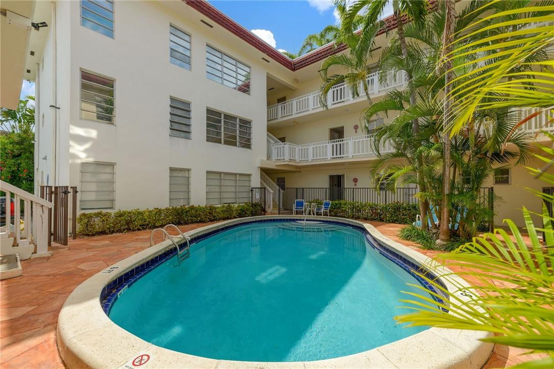 Royal Palm Villas - Residential