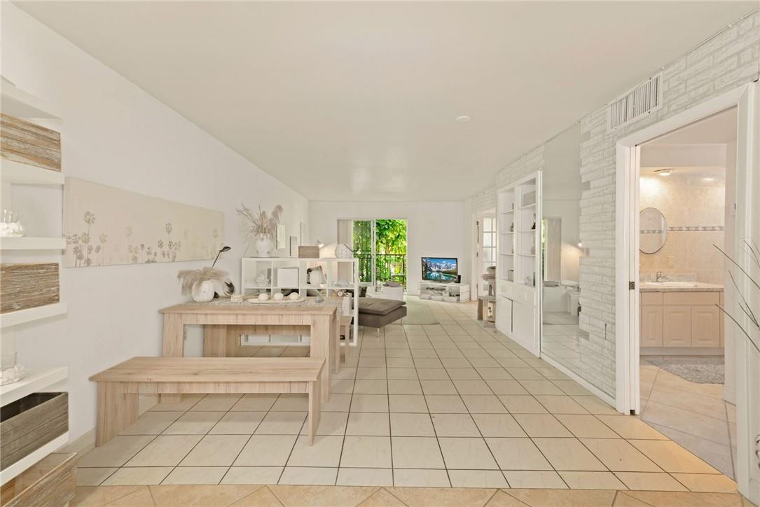 Royal Palm Villas - Residential