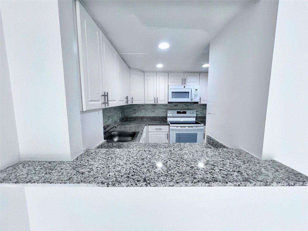 2500 Inverrary Club Apartments - Residential Lease