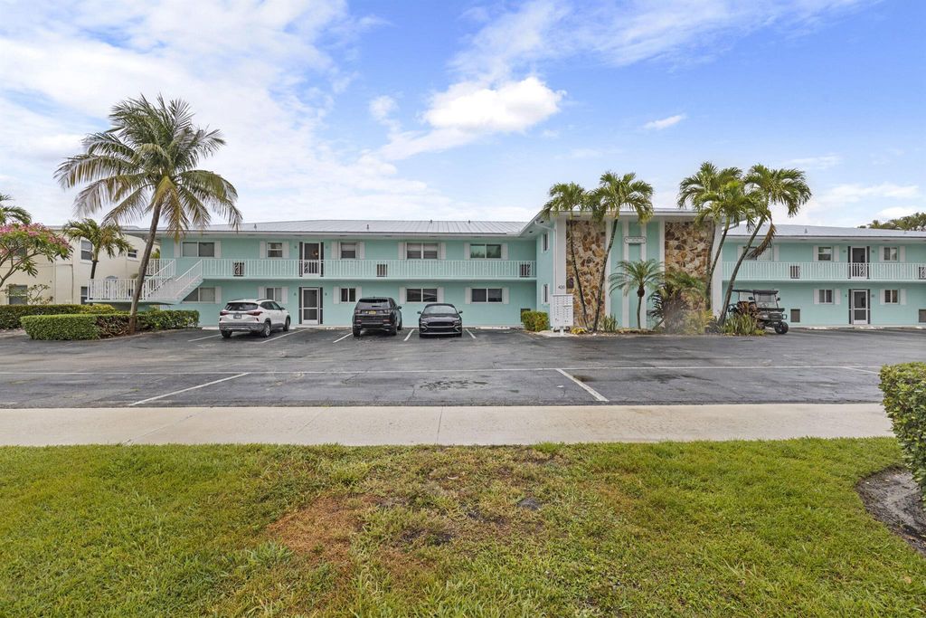 Photo of 420 Northlake Court #1, North Palm Beach, FL 33408 (MLS # R11090226)