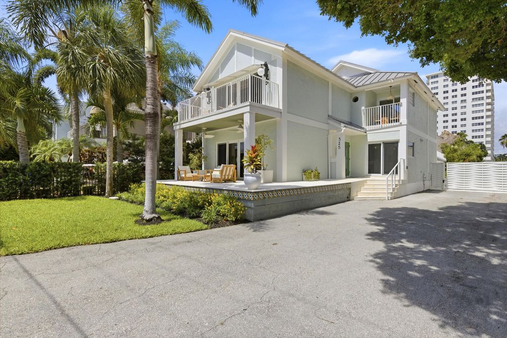 Photo of 325 Poinciana Drive, Fort Lauderdale, FL 33301 (MLS # B26032078)