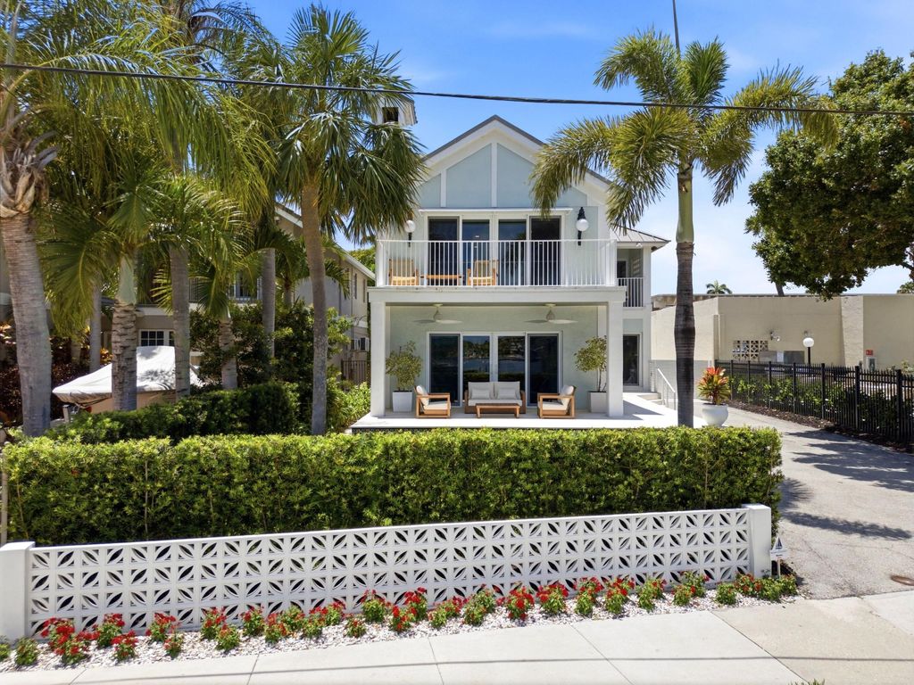 Photo of 325 Poinciana Drive, Fort Lauderdale, FL 33301 (MLS # B26032078)