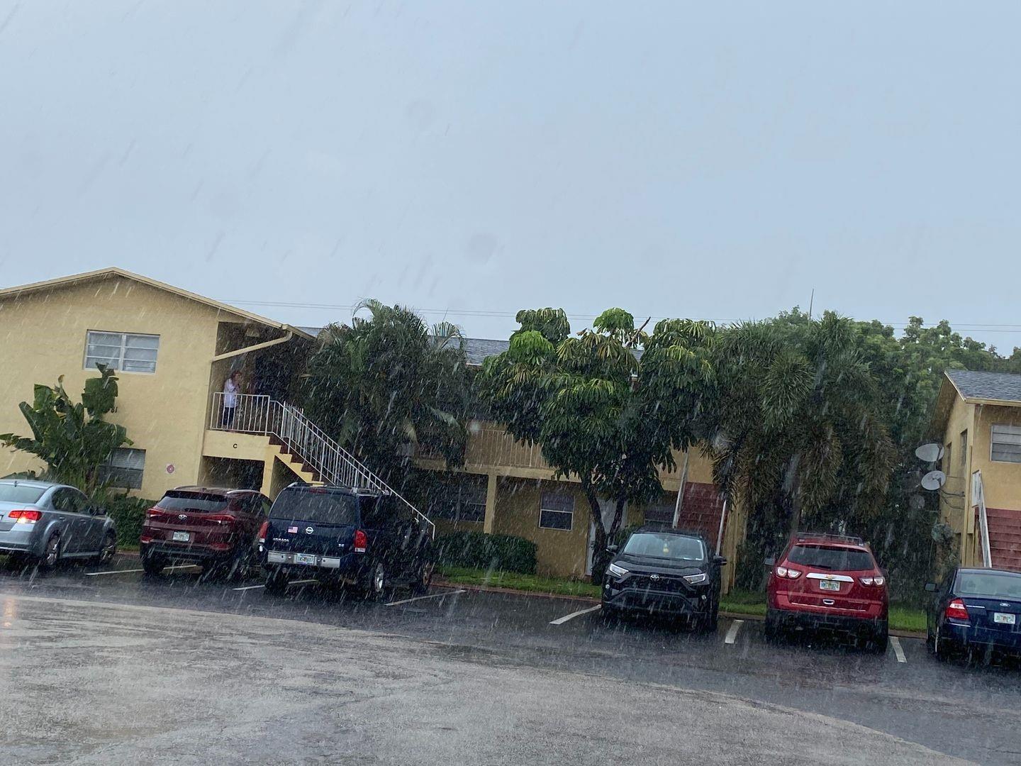 Welcome to this lovely second floor 1 bedroom, 1 bathroom apartment located in Coconut Creek, Florida. This cozy and inviting apartment is perfect for those who want to experience the relaxed coastal lifestyle of one of South Florida's most charming cities.
The kitchen is fully equipped with a refrigerator and stove. Water, sewer, trash are included with rent. NO laundry facilities on site.