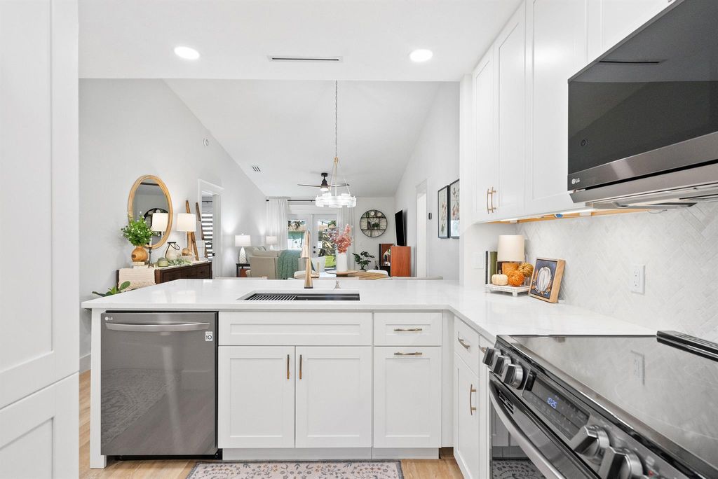 Photo of 5538 SE Pine Avenue, Stuart, FL 34997 (MLS # R11032630)