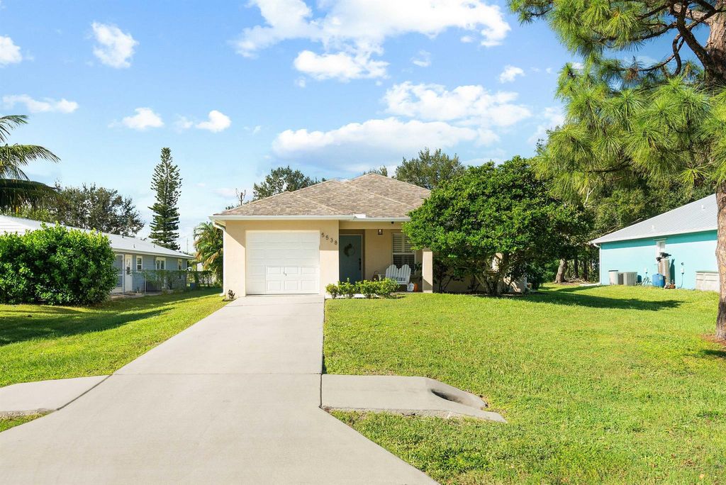 Photo of 5538 SE Pine Avenue, Stuart, FL 34997 (MLS # R11032630)