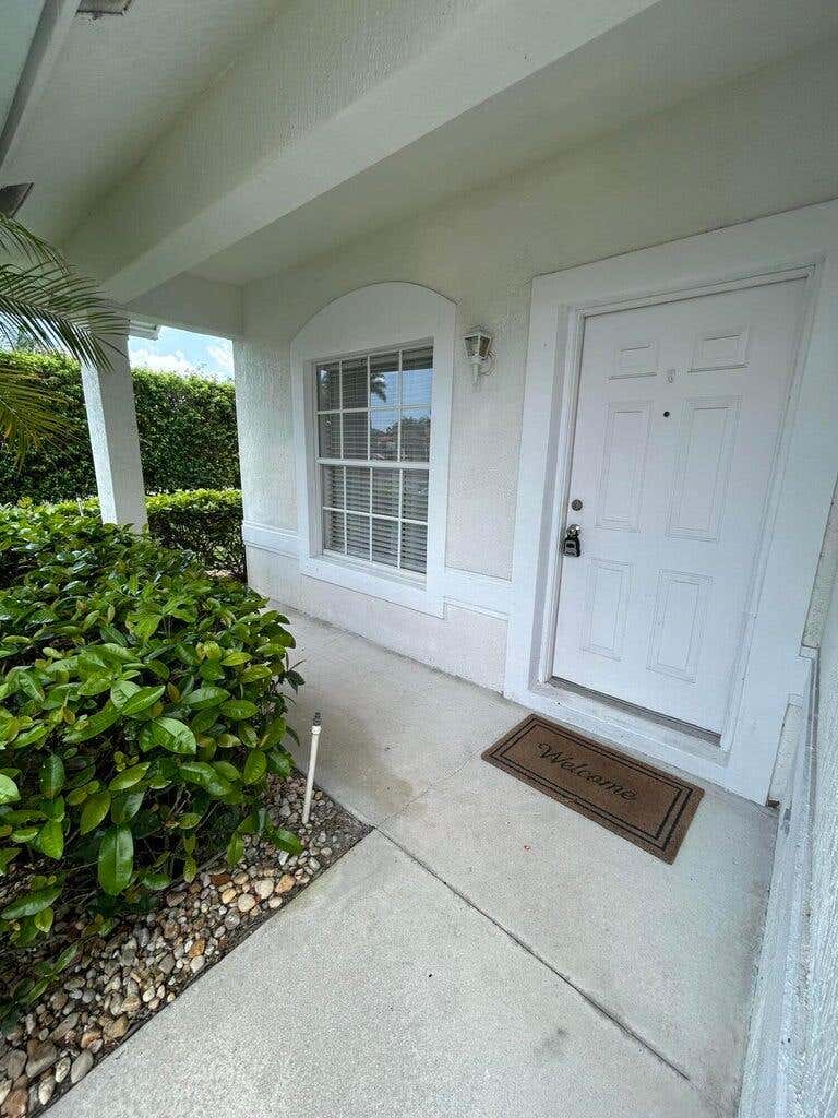 Photo of 13519 Fountain View Boulevard, Wellington, FL 33414 (MLS # B26044520)