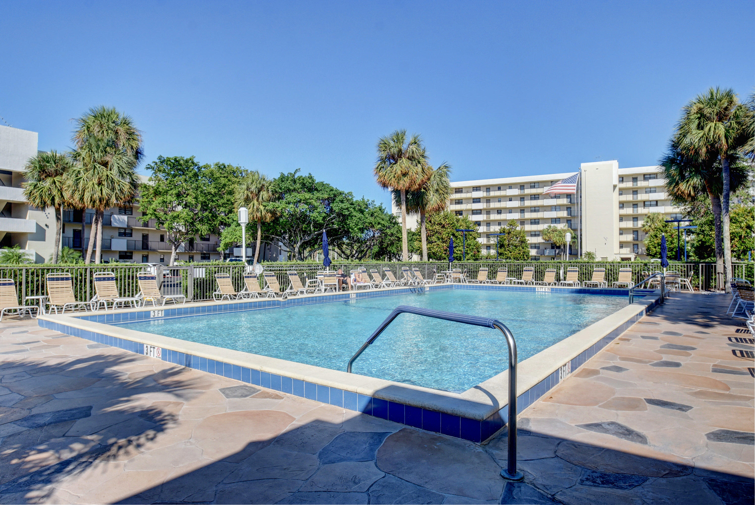 DEER CREEK COUNTRY CLUB ESTATES 1 CONDO - Residential