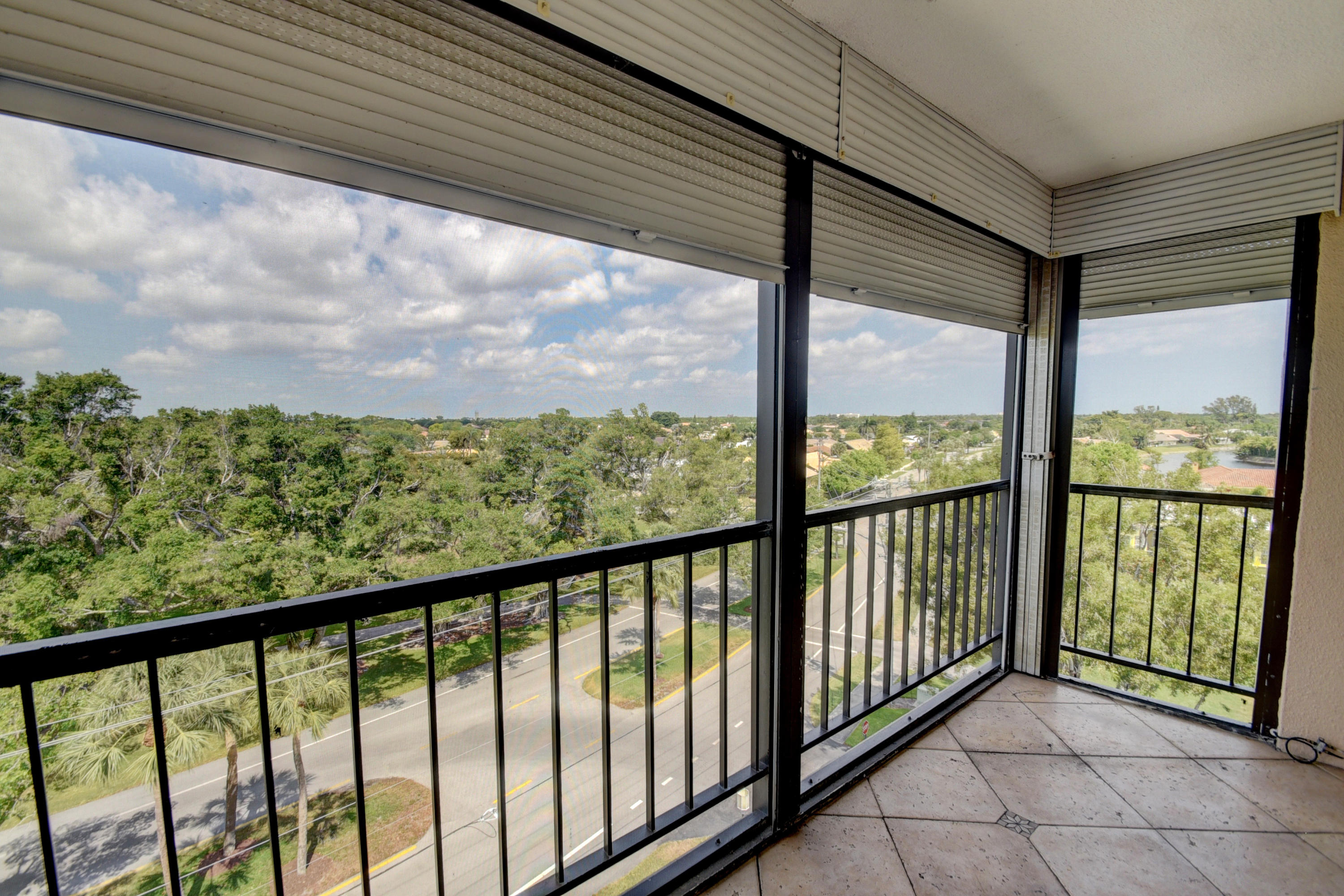 DEER CREEK COUNTRY CLUB ESTATES 1 CONDO - Residential