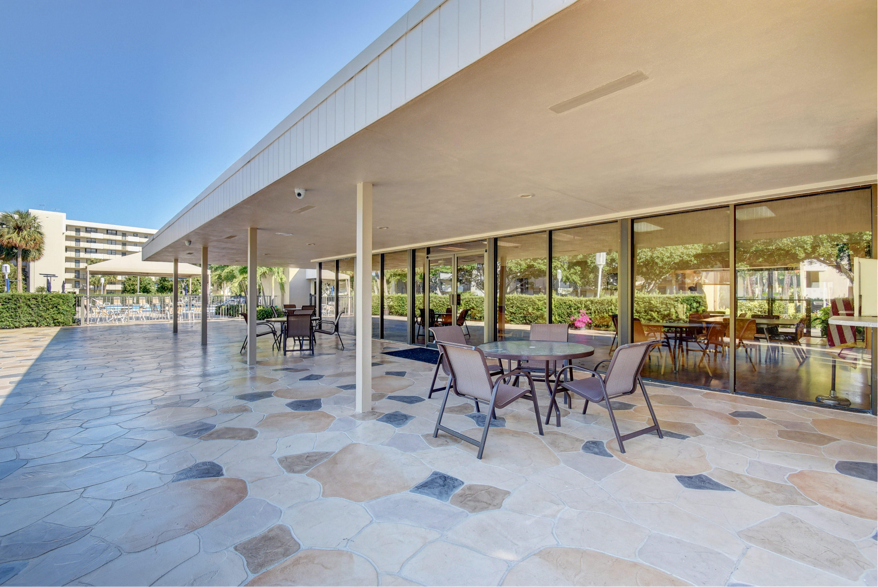 DEER CREEK COUNTRY CLUB ESTATES 1 CONDO - Residential