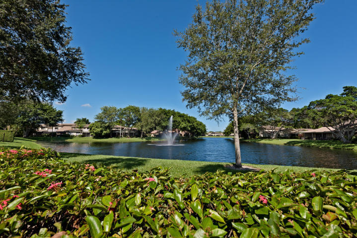 DEER CREEK COUNTRY CLUB ESTATES 1 CONDO - Residential