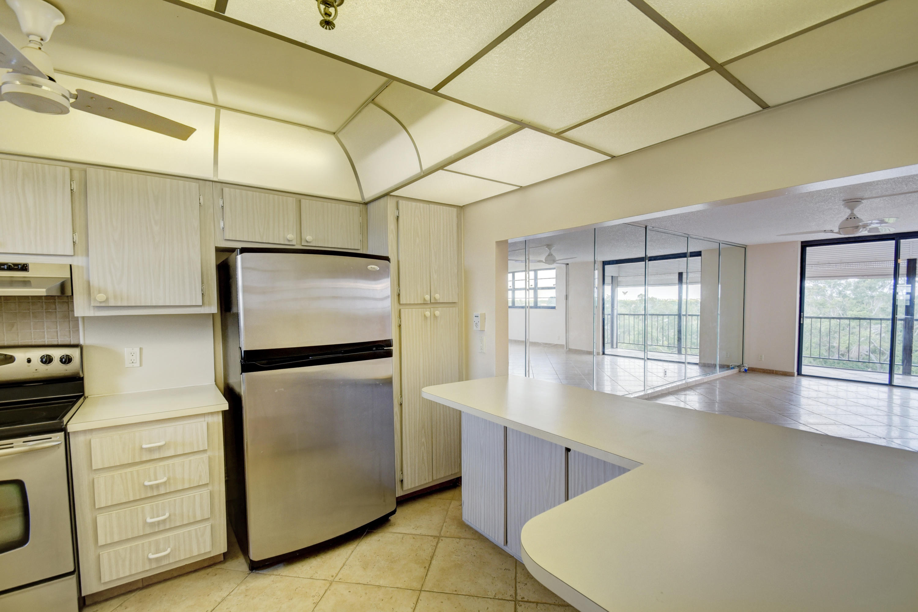 DEER CREEK COUNTRY CLUB ESTATES 1 CONDO - Residential