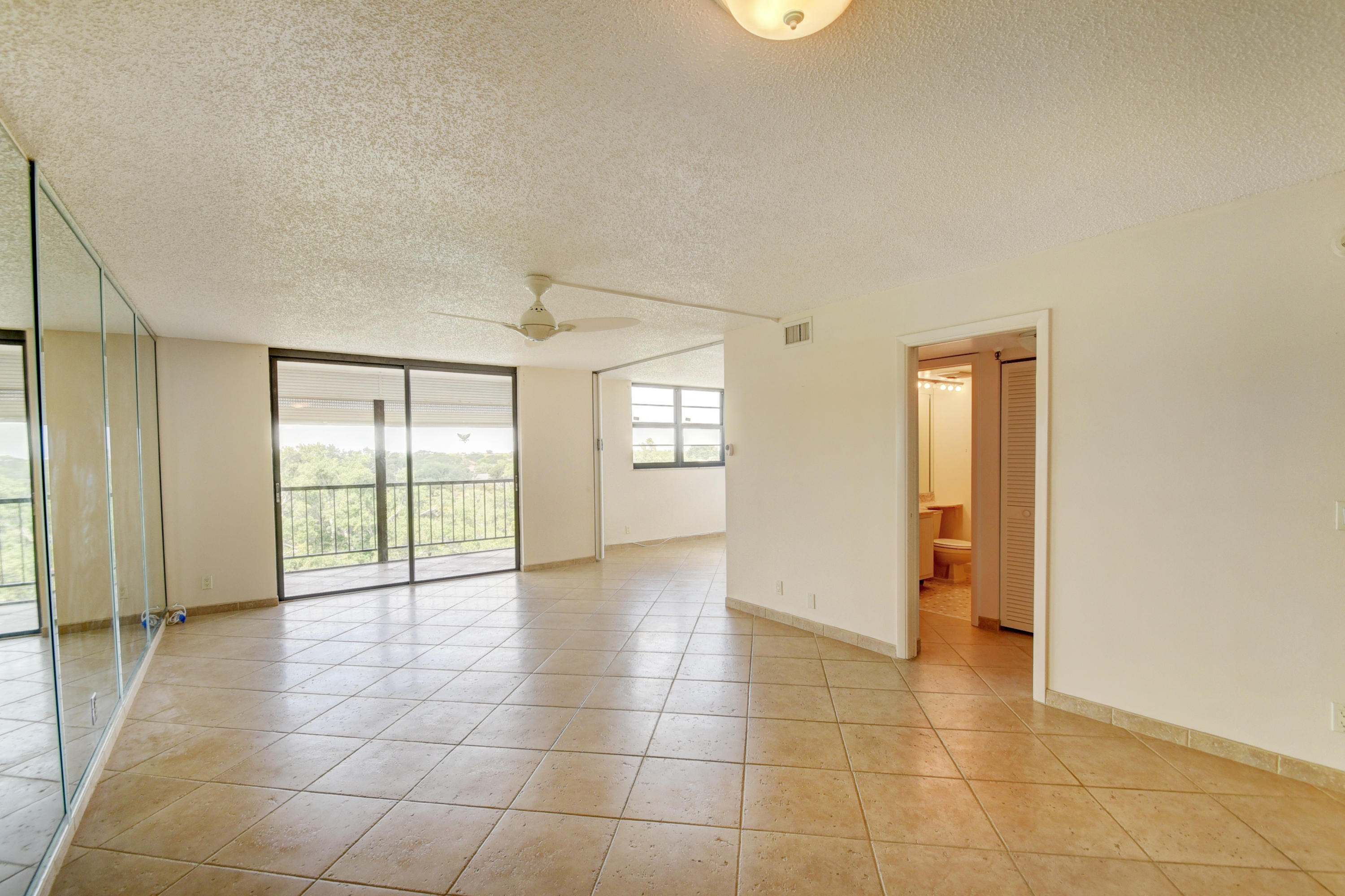 DEER CREEK COUNTRY CLUB ESTATES 1 CONDO - Residential