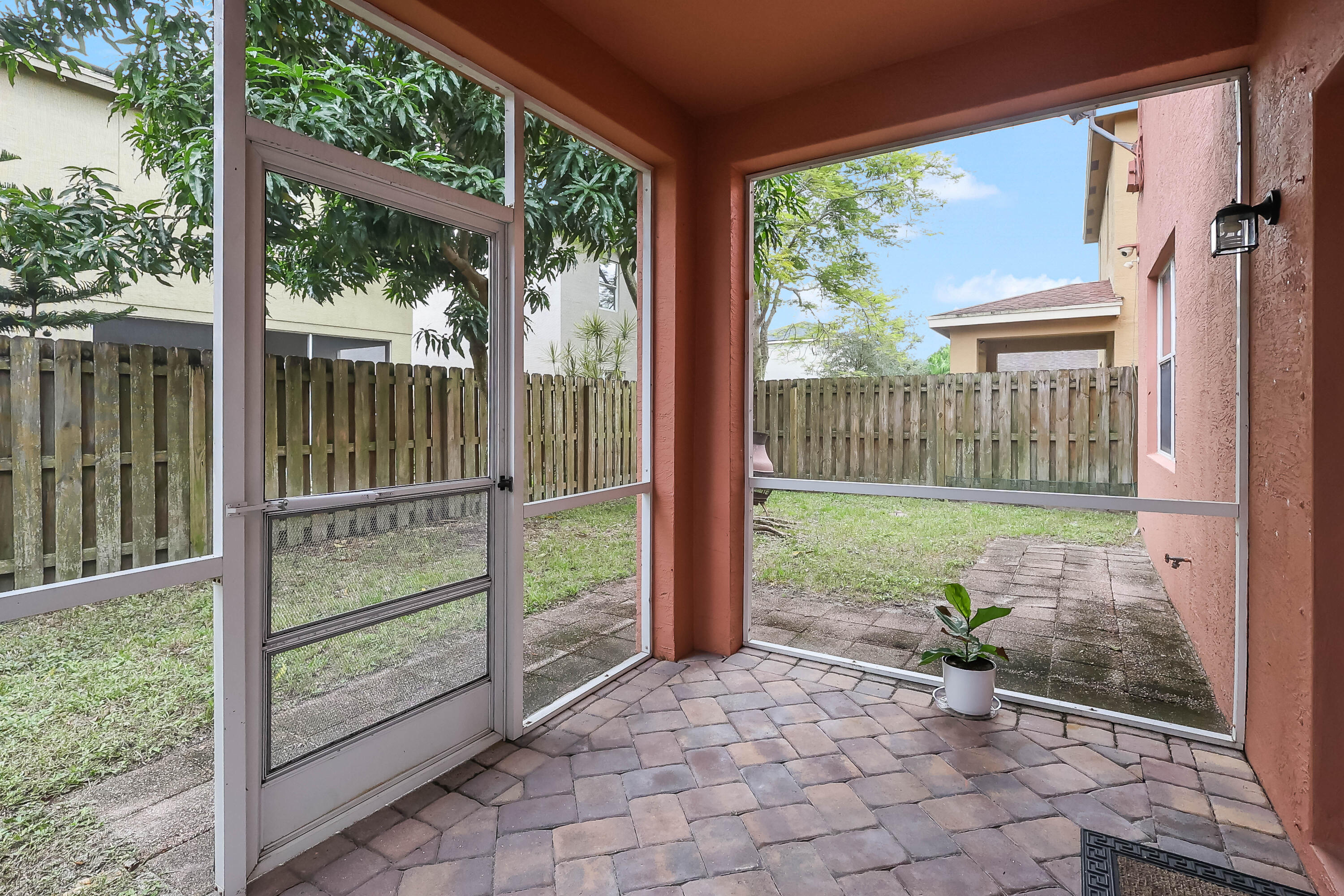 PALM BREEZES CLUB - Residential