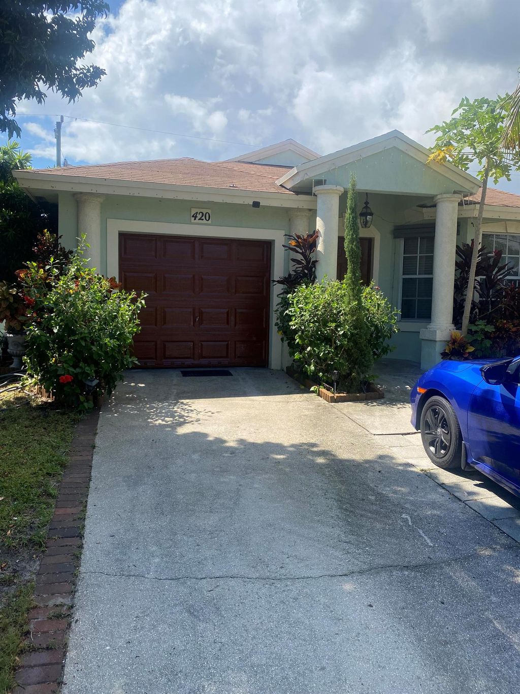 Photo of 420 Circle Drive S, Boynton Beach, FL 33435 (MLS # R10921365)