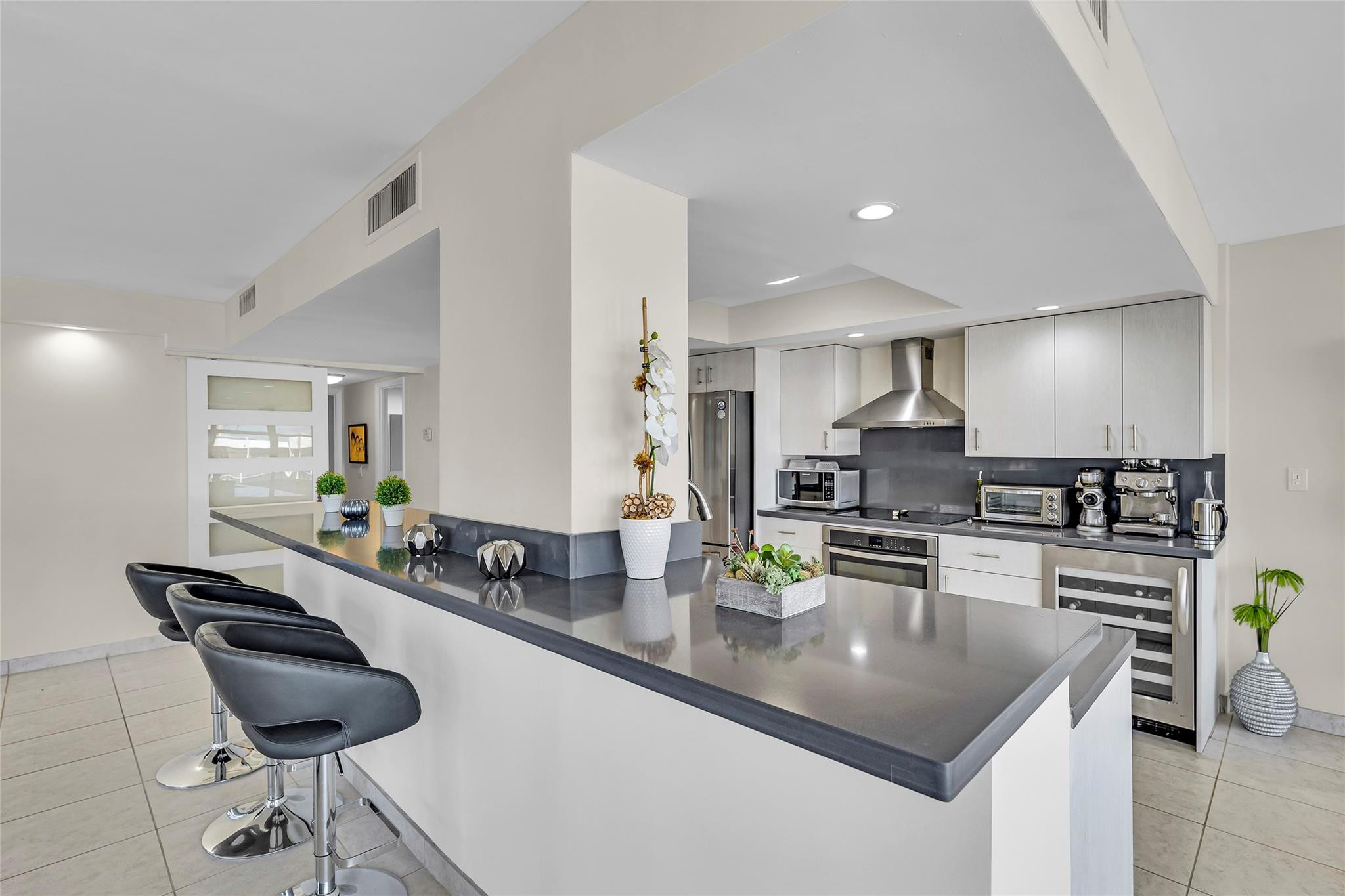 TOWERS OF OCEANVIEW - Residential