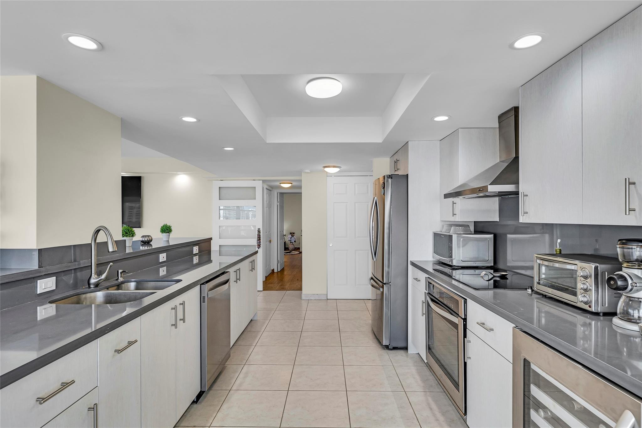 TOWERS OF OCEANVIEW - Residential