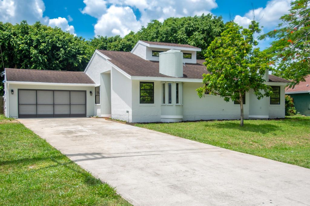 Photo of 2562 SW Bayshore Boulevard, Port St Lucie, FL 34984 (MLS # R10904889)