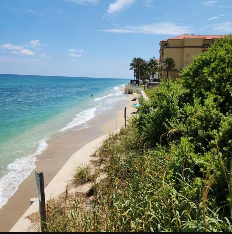 LANTANA HEIGHTS 6 - Residential Lease