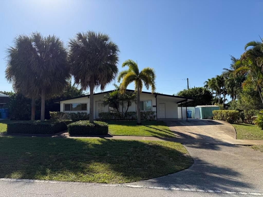 Photo of 1014 W Drew Street, Lantana, FL 33462 (MLS # R11155221)