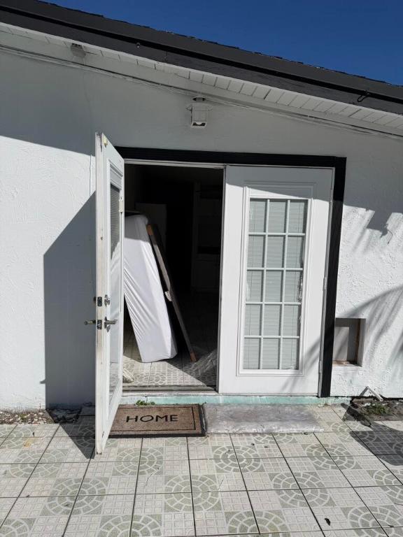 LANTANA HEIGHTS 6 - Residential Lease