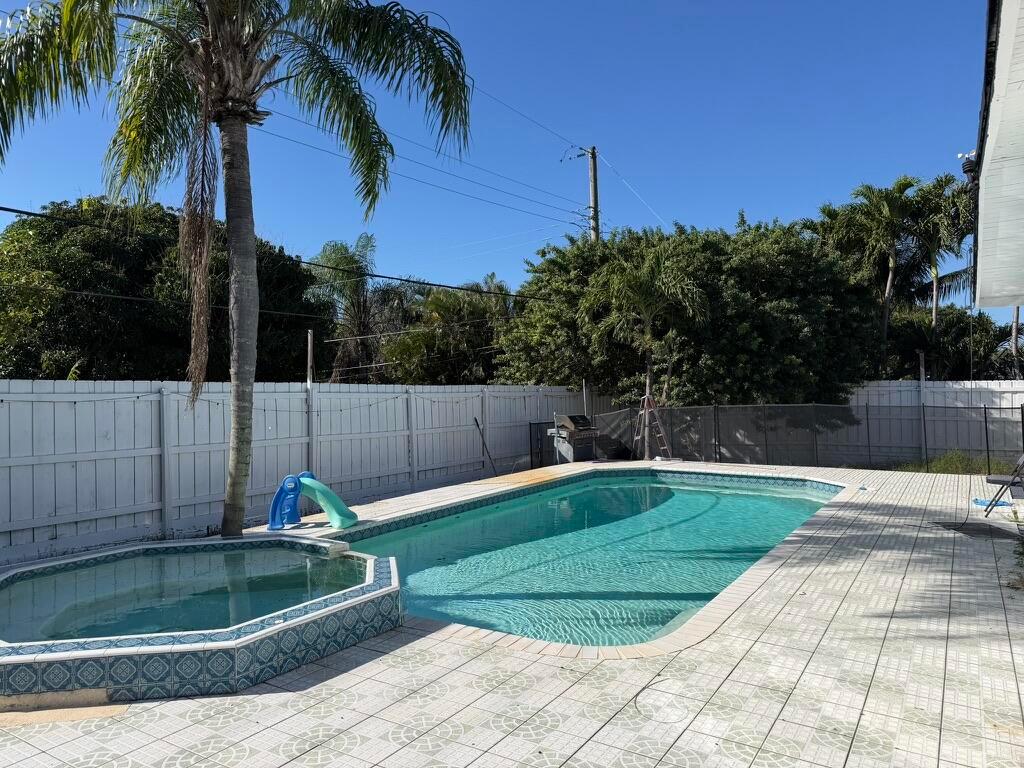 LANTANA HEIGHTS 6 - Residential Lease