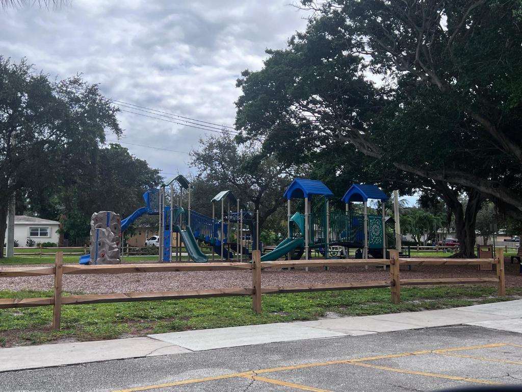 LANTANA HEIGHTS 6 - Residential Lease