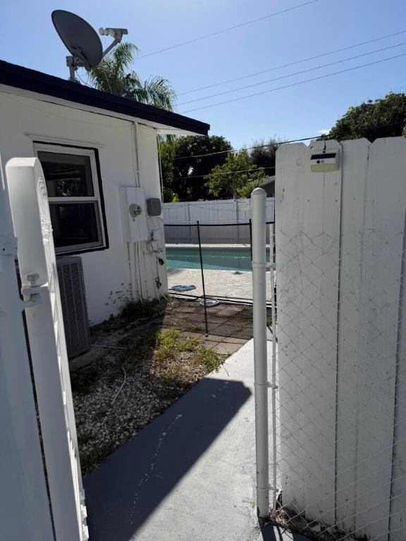 LANTANA HEIGHTS 6 - Residential Lease