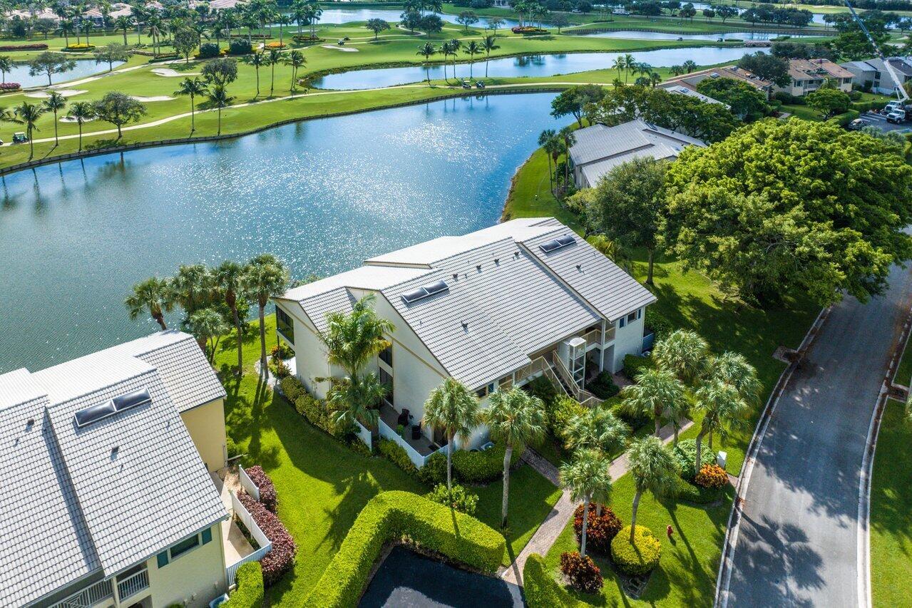 With over 1,800 sq ft of living space and breathtaking lake and golf course vistas, this sunlit 2nd-floor condo with elevator access offers dramatic vaulted ceilings and a spacious floor plan. Offered TURNKEY, this sophisticated condo features a modernized kitchen with a built-in wine fridge and a breakfast nook overlooking the lake. The built-in bar in the great room makes hosting a pleasure, while the 27' east-facing lanai showcases multiple lakes winding around the East golf course--a perfect backdrop for dining al fresco. Available for both seasonal and off-season rentals. Hunters Run is an amenities-filled country club, providing a fabulous active & social lifestyle.