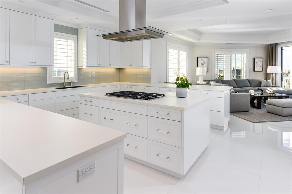 ONE WATERMARK PLACE OF THE PALM BEACHES - Residential