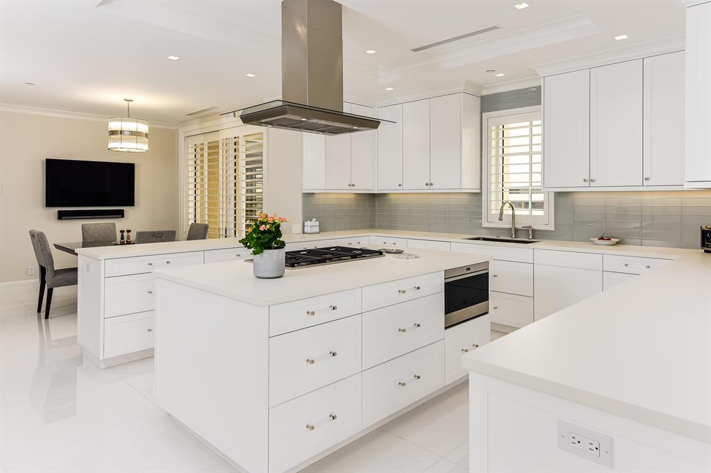 ONE WATERMARK PLACE OF THE PALM BEACHES - Residential