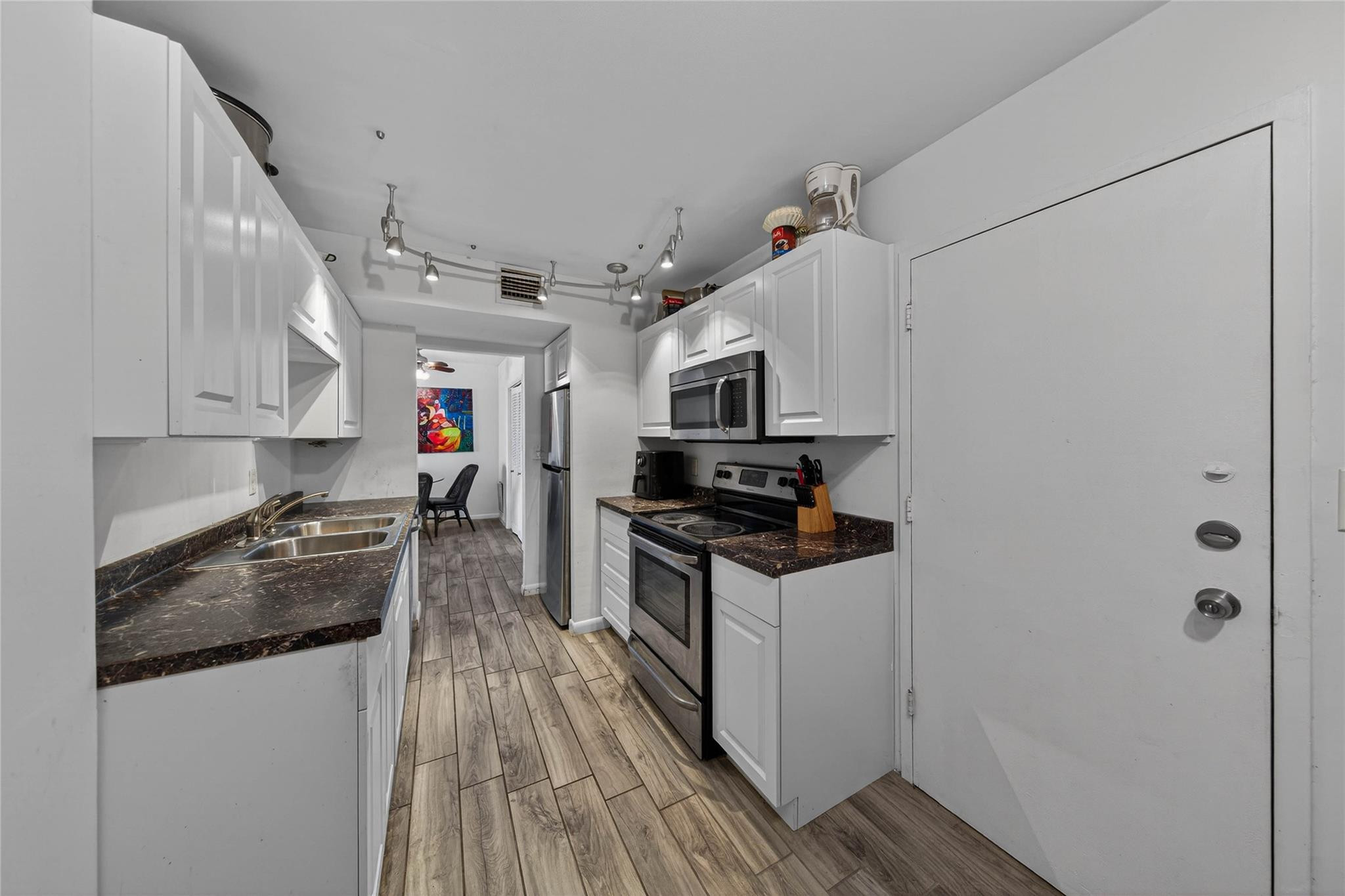 4400 Hillcrest Drive 704