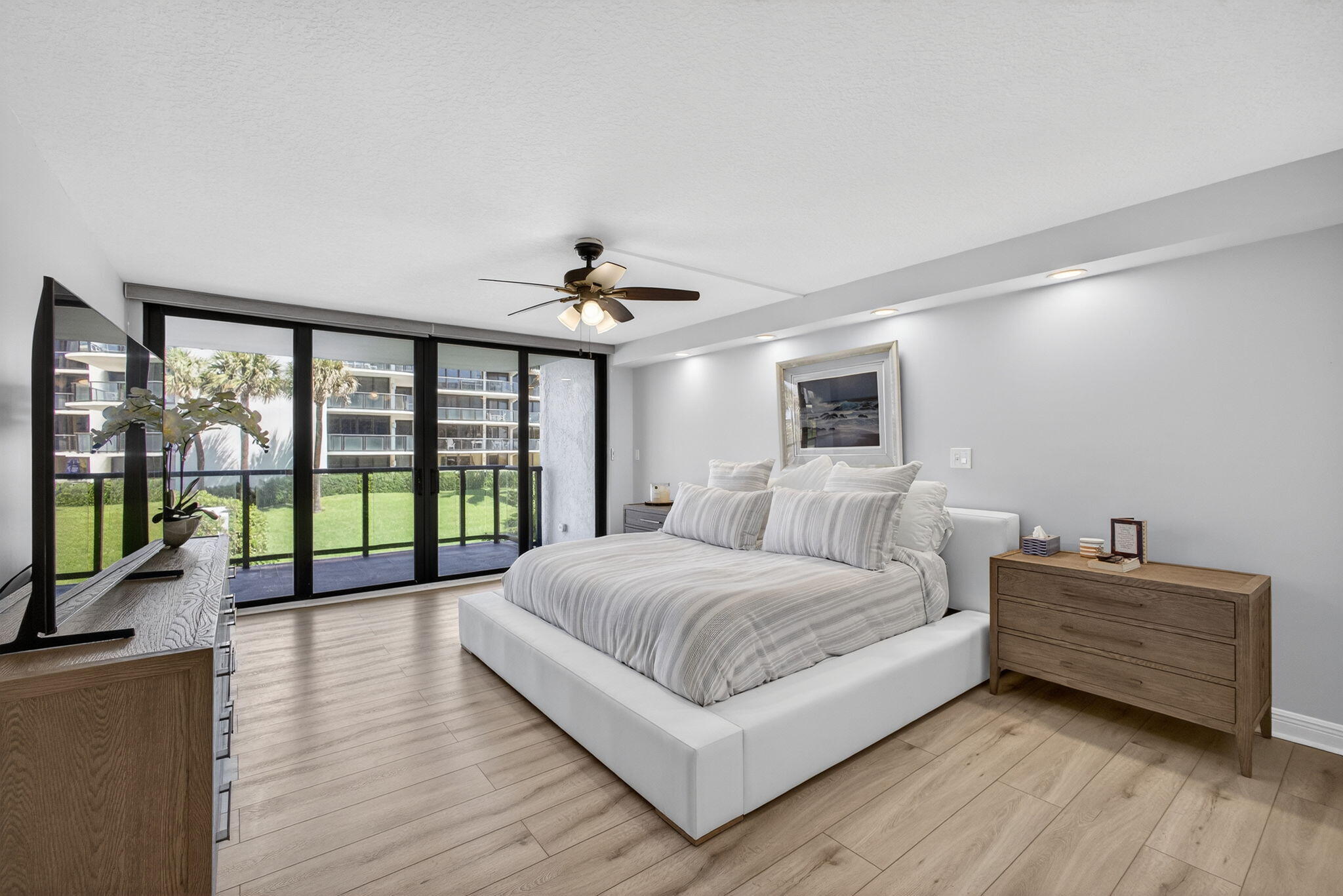 HALCYON OF PALM BEACH - Residential