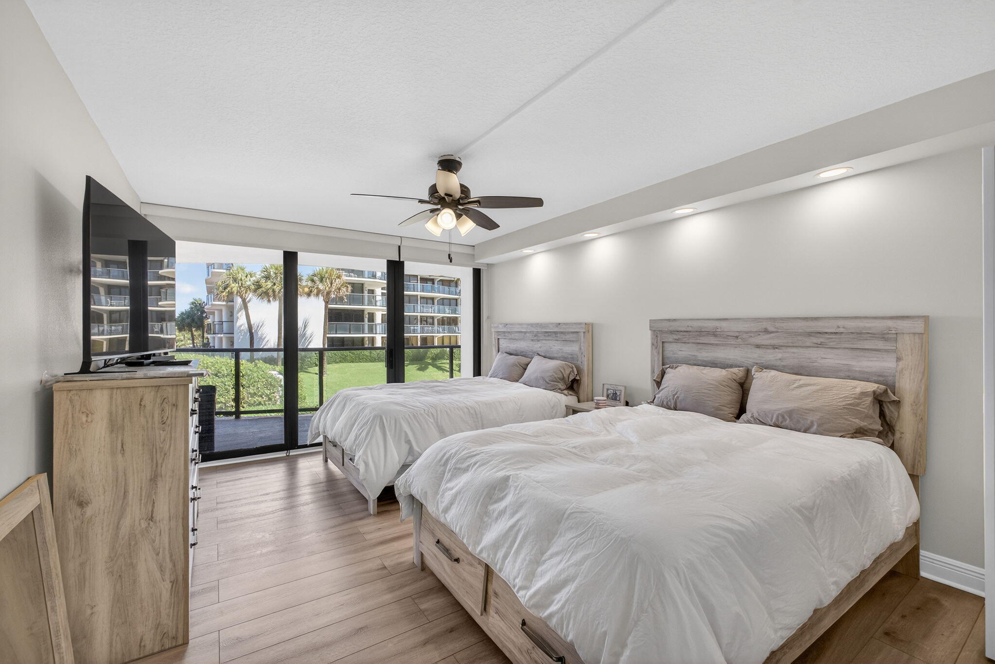 HALCYON OF PALM BEACH - Residential