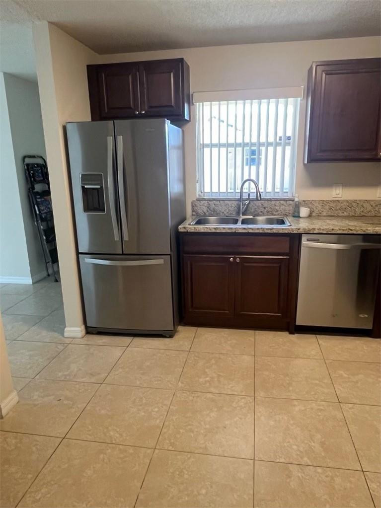 Royal Gardens - Residential