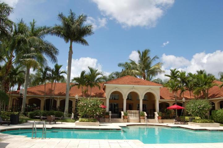 EMERALD ISLE AT LAGUNA LA - Residential Lease
