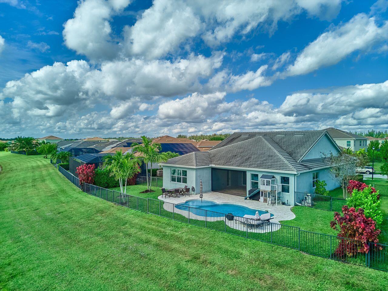 HAMMOCKS OF WESTLAKE - Residential