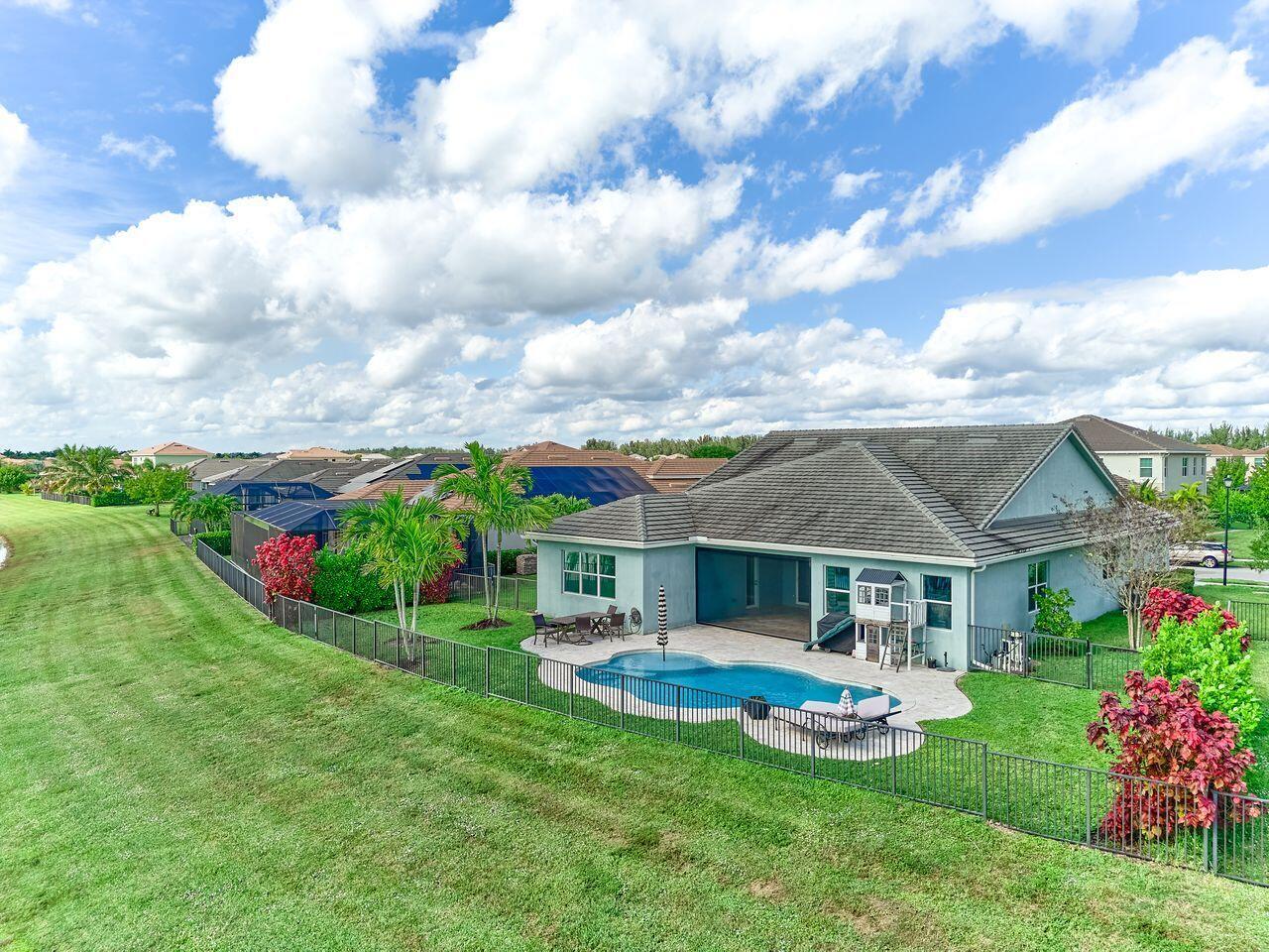 HAMMOCKS OF WESTLAKE - Residential