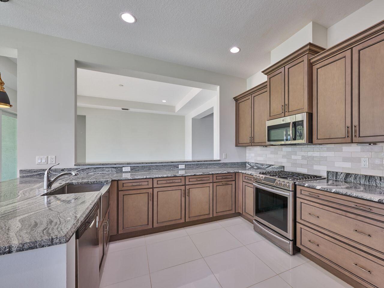 HAMMOCKS OF WESTLAKE - Residential