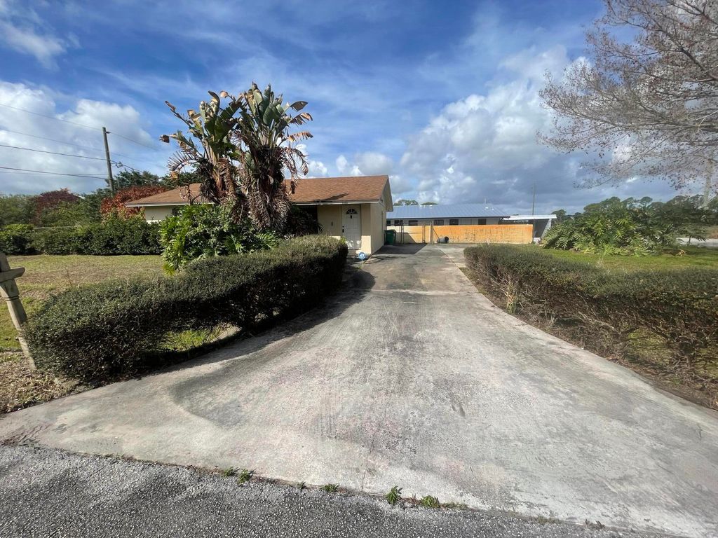 Photo of 3101 Avenue T, Fort Pierce, FL 34947 (MLS # B26001408)