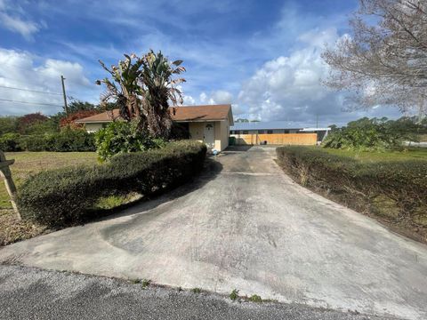 Photo of 3101 Avenue T, Fort Pierce, FL 34947 (MLS # B26001408)