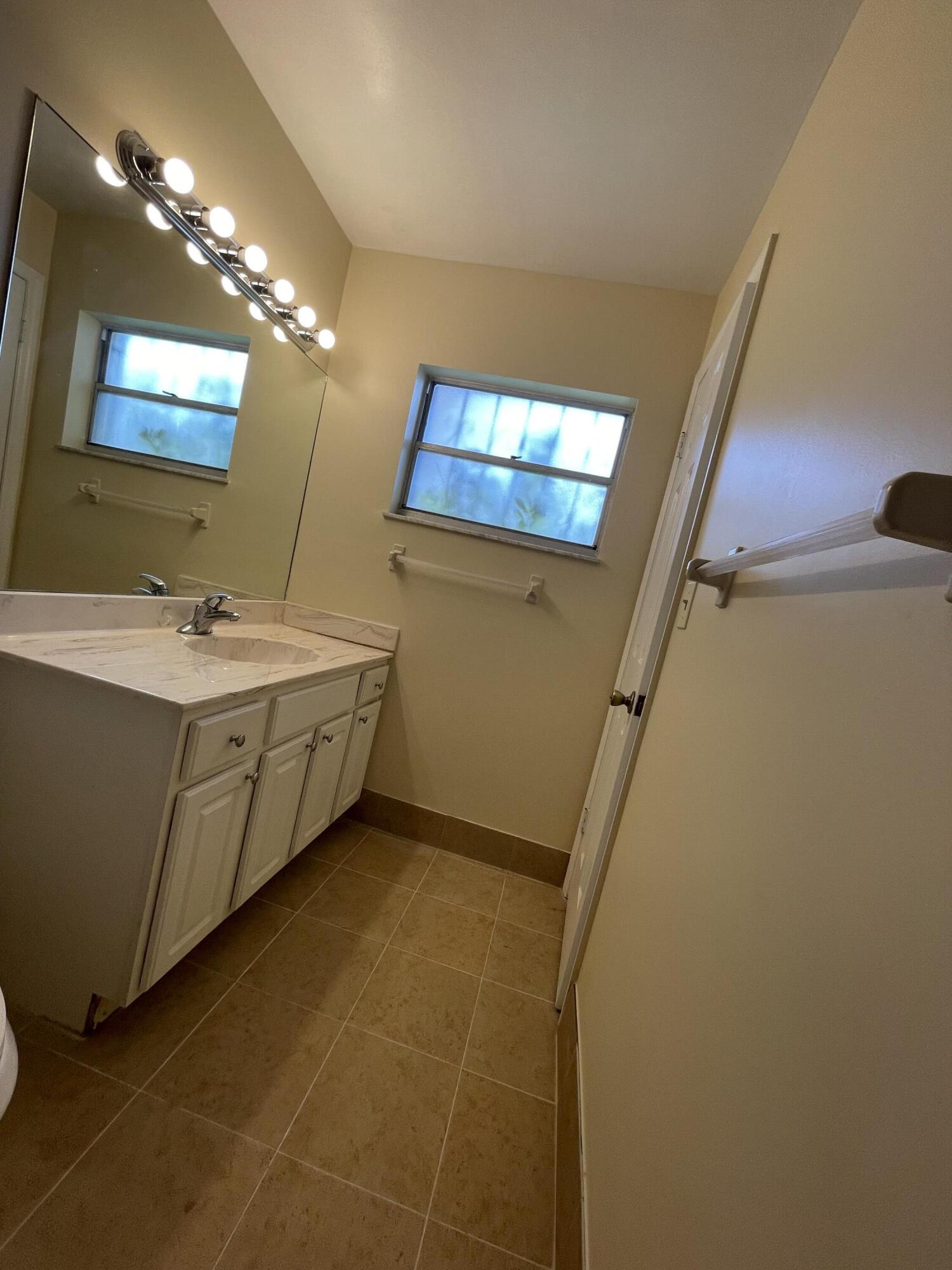 SUNRISE PARK - Residential Lease