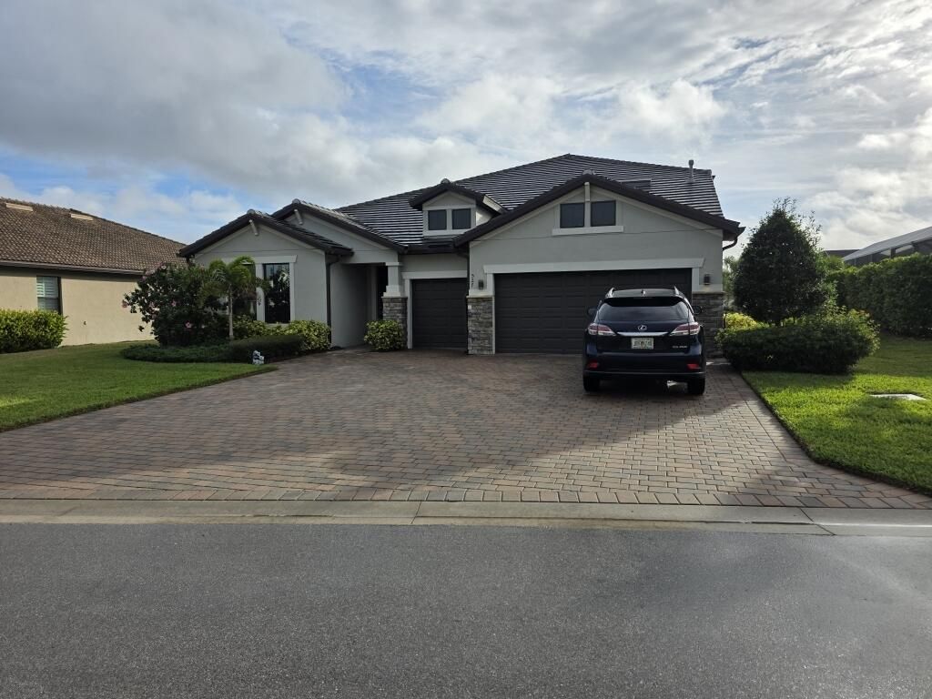 Photo of 527 SE Vallarta Drive, Port Saint Lucie, FL 34984 (MLS # R11149468)