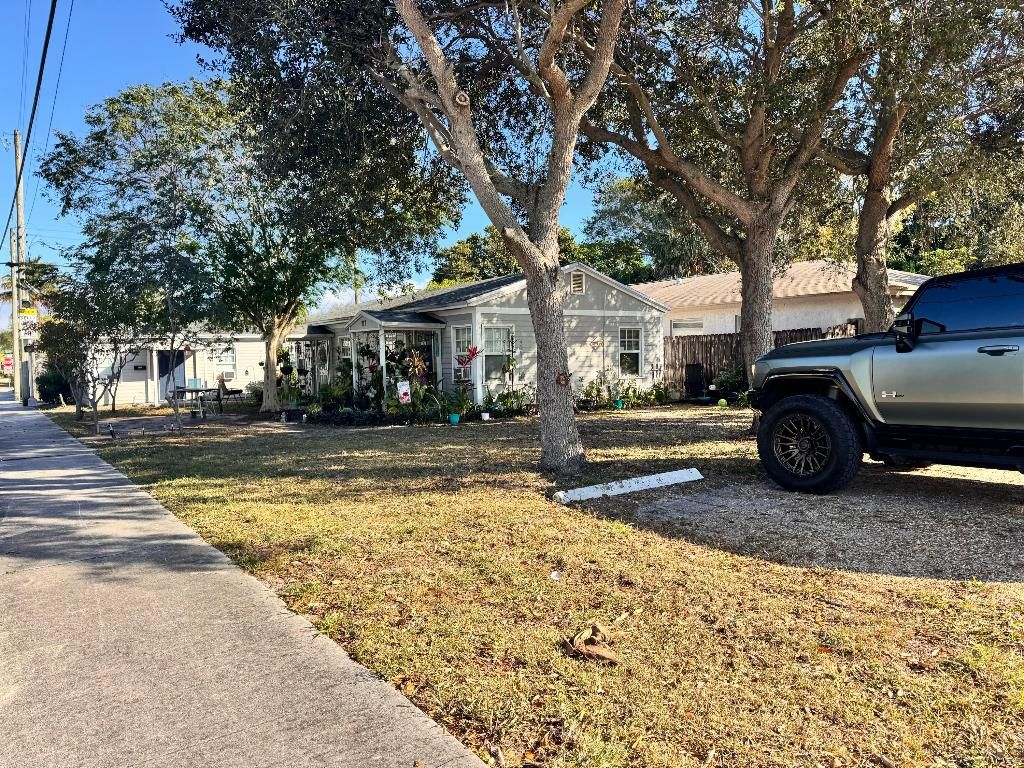 Photo of 717 8th Avenue N, Lake Worth Beach, FL 33460 (MLS # R11157415)