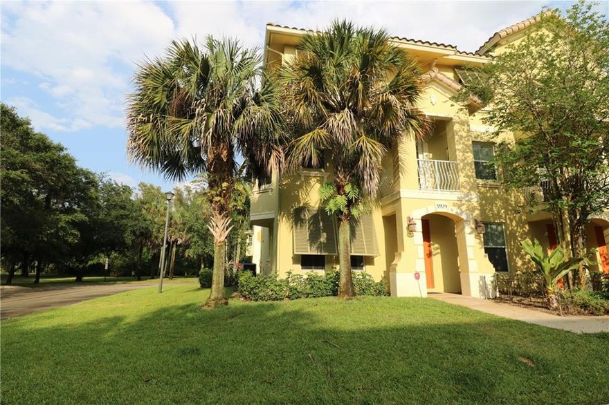 Bright and spacious townhome with lots of of windows for natural Florida sunlight. 4 bedrooms, 3.5 bathrooms, attached 2 car garage, tri level Mediterranean style townhome built in 2007. Living room opens to a beautiful bay window to look over the lush grounds. The kitchen is large and looks into the living and dining room. The first floor remodeled bedroom and bathroom can serve as a mother-in-law suite or a teenage room. Many possibilities with this wonderful home. The community is very close to the Promenade shopping center and restaurants. Also "A" rated schools are near by. Your new home awaits!!