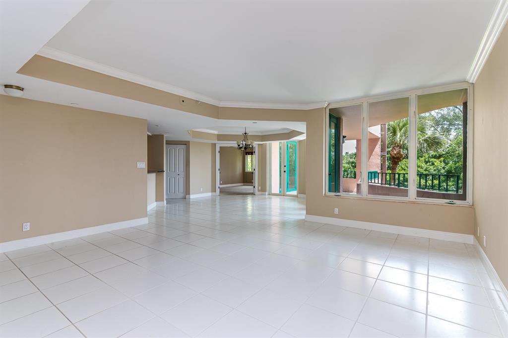 MIZNER COURT - Residential