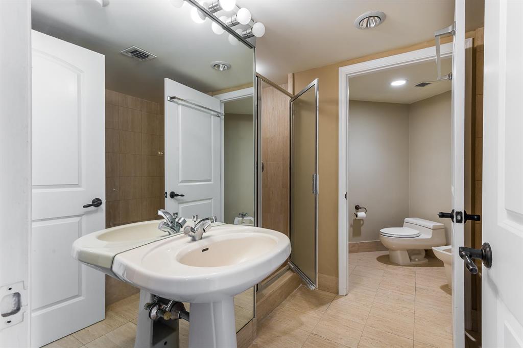 MIZNER COURT - Residential