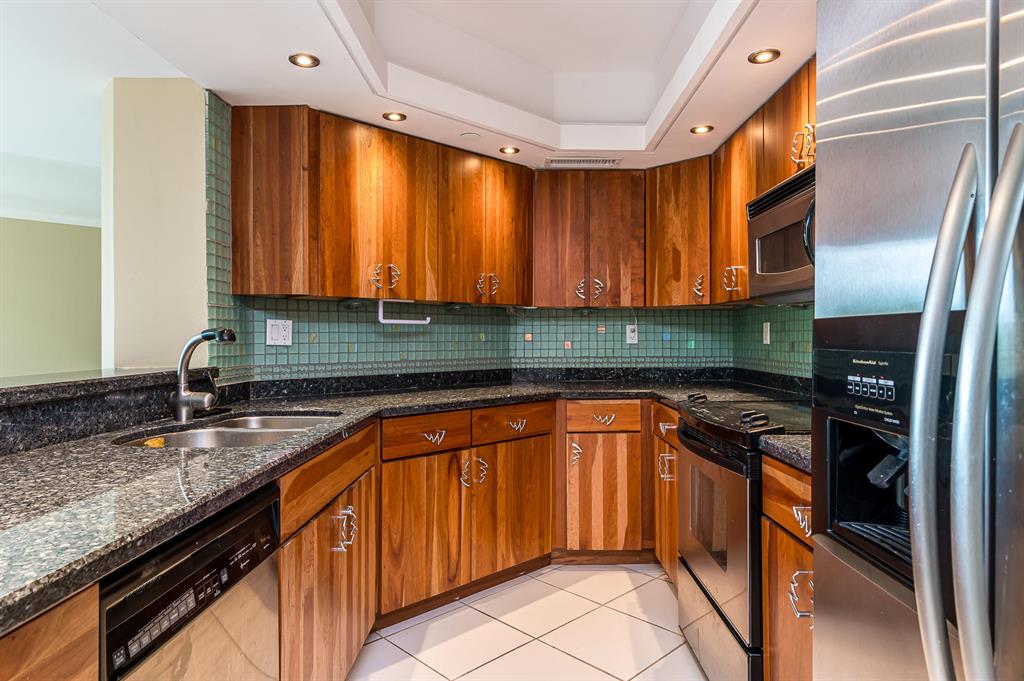 MIZNER COURT - Residential